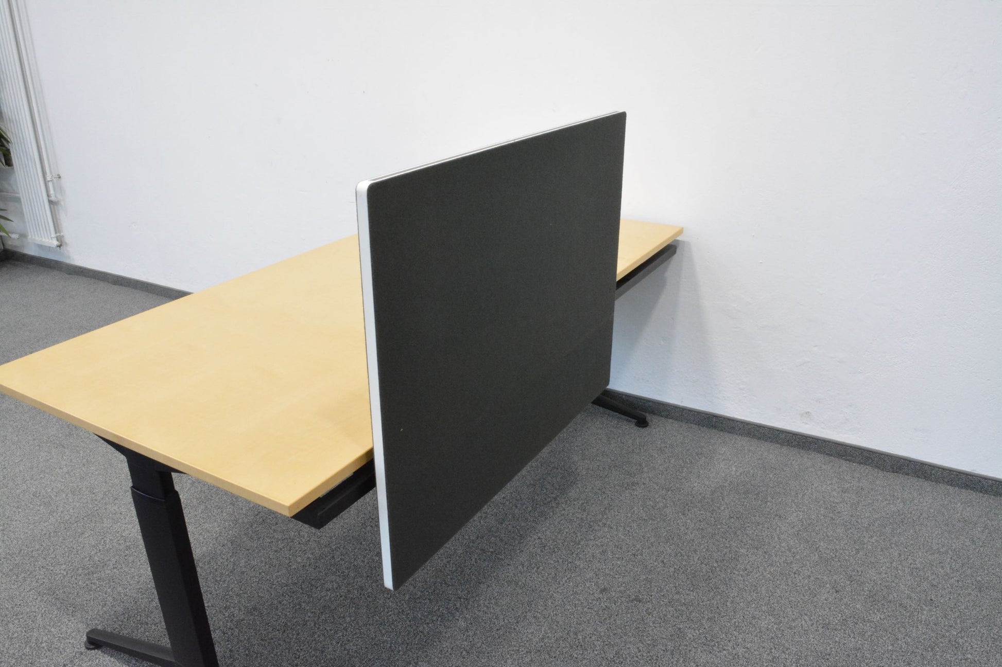 Lista Office One Trennwand mit Tischhalterung Ansicht von hinten - 6040015