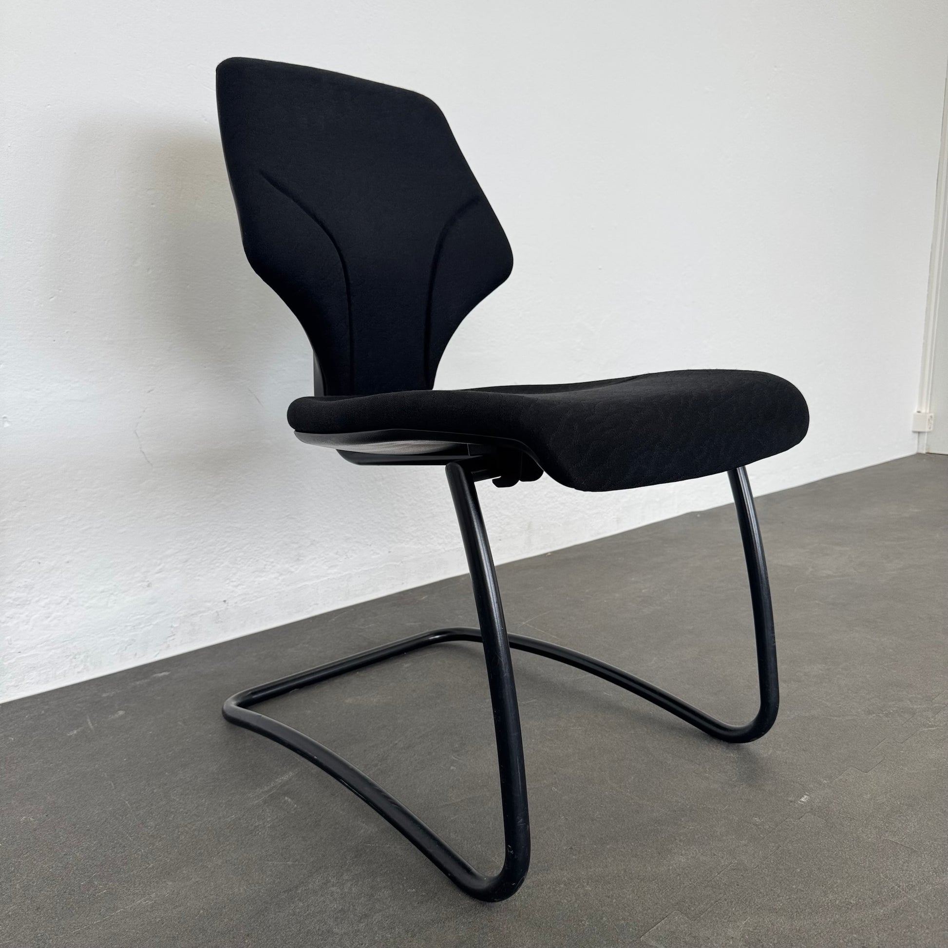 Giroflex G64 Freischwinger von links unten - 6040016