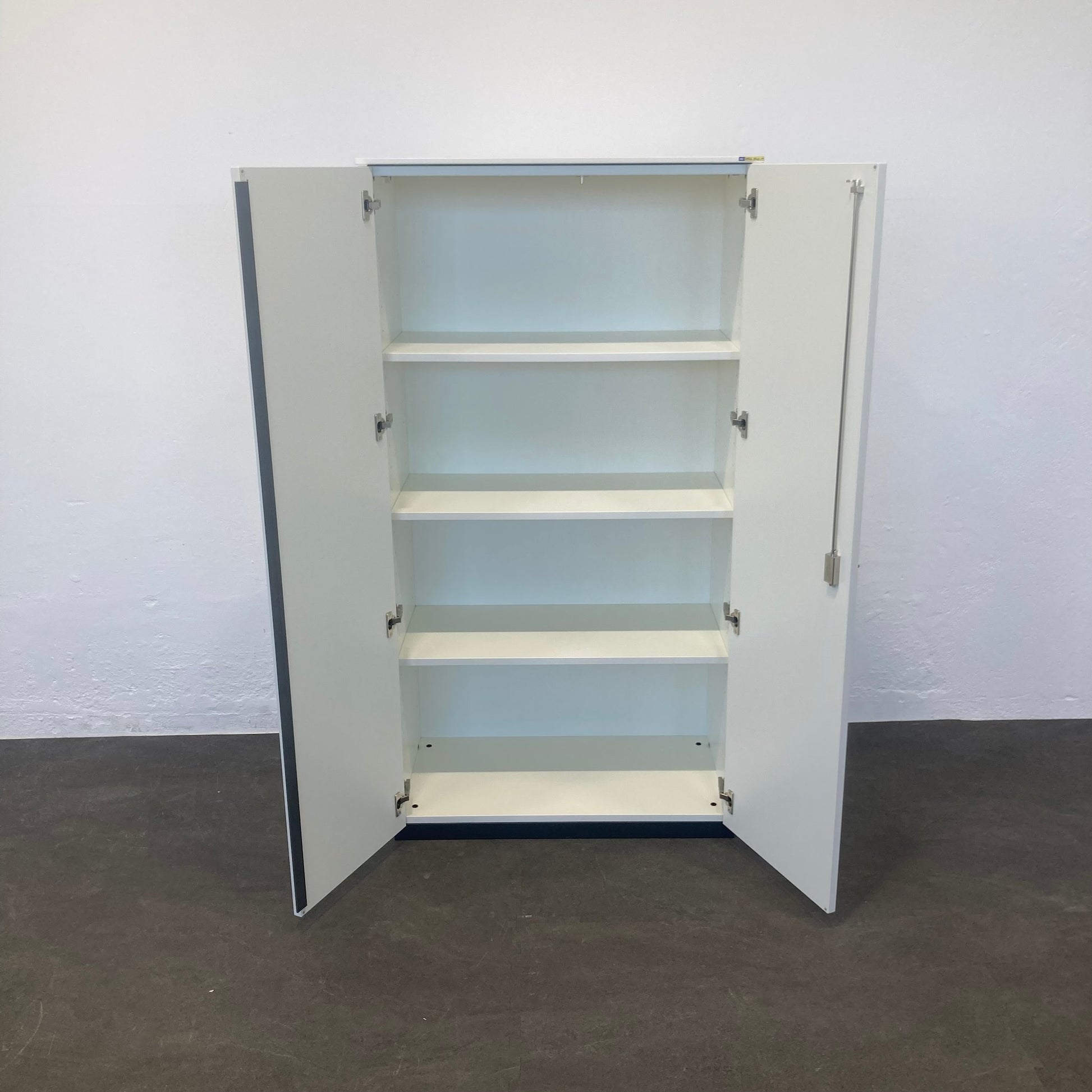 Bene Cube Flügeltür-Aktenschrank für 4 Ordner-Reihen - 6040020