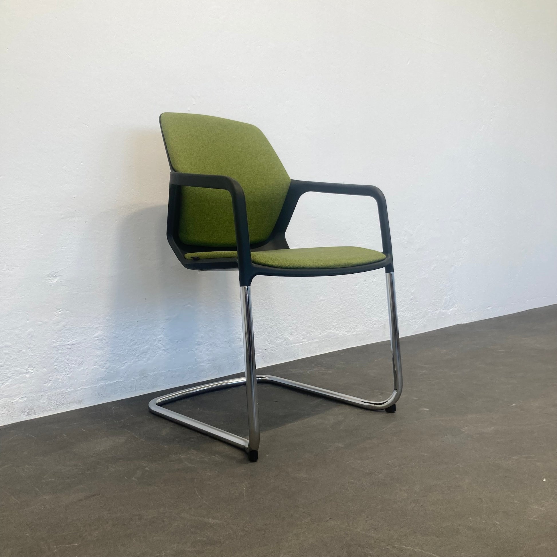 Wilkhahn 186/3 Metrik Freischwinger Ansicht von links unten - 6040022