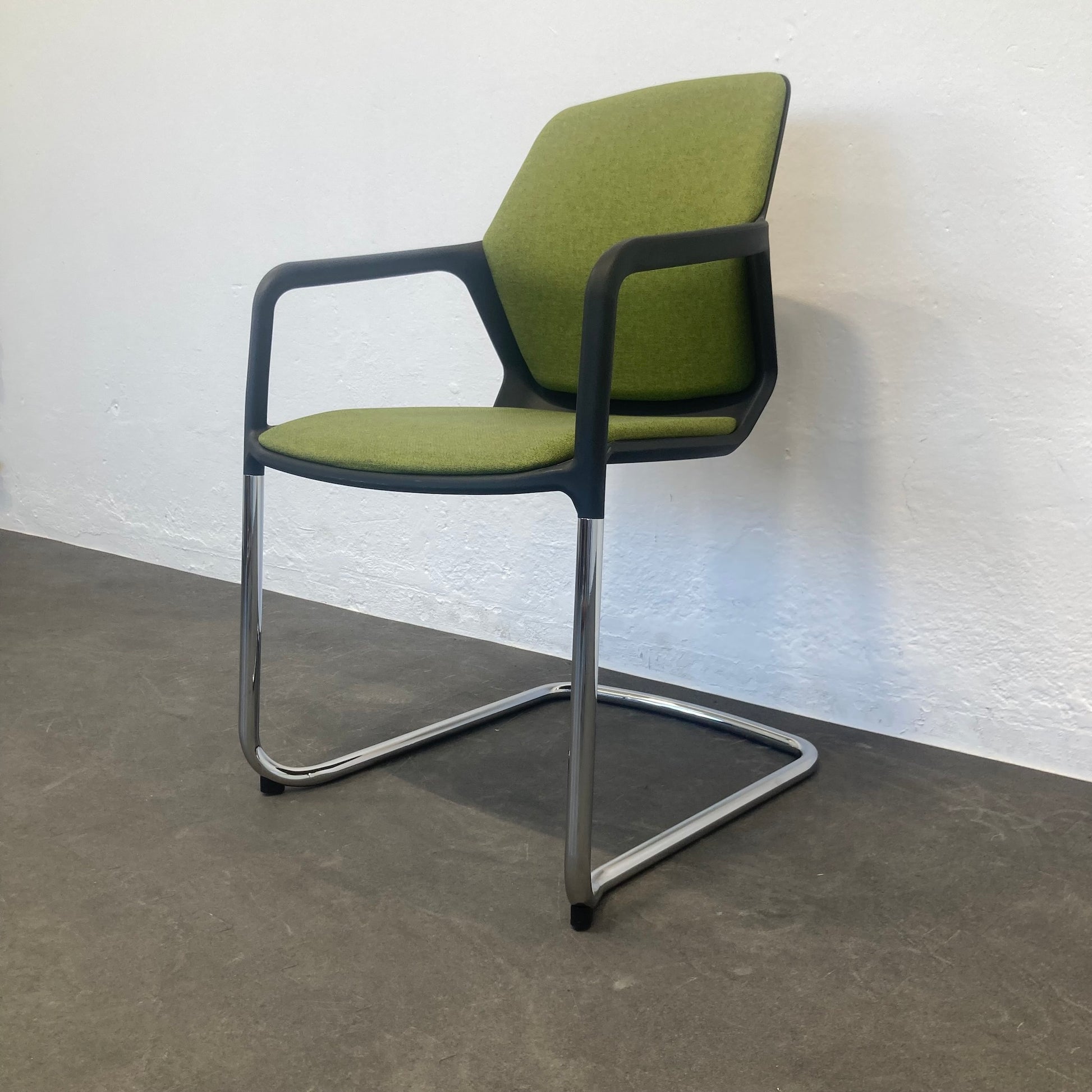 Wilkhahn 186/3 Metrik Freischwinger Ansicht von rechts unten - 6040022