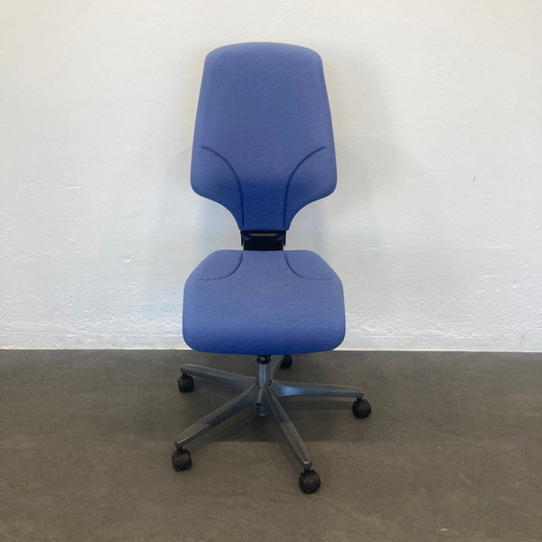 Giroflex G64 Bürodrehstuhl ohne Armlehnen - Hellblau gemustert