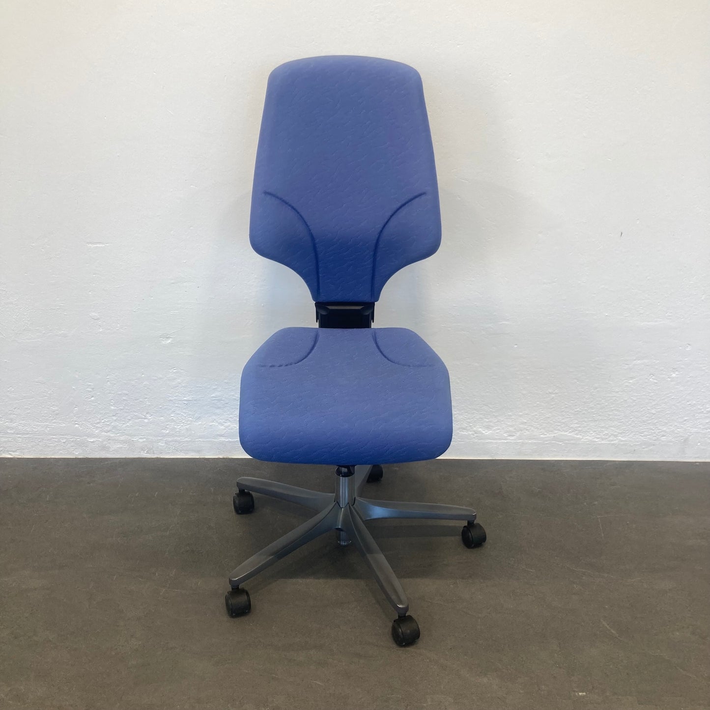 Giroflex G64 Bürodrehstuhl Stoffbezug Hellblau gemustert - 6040024