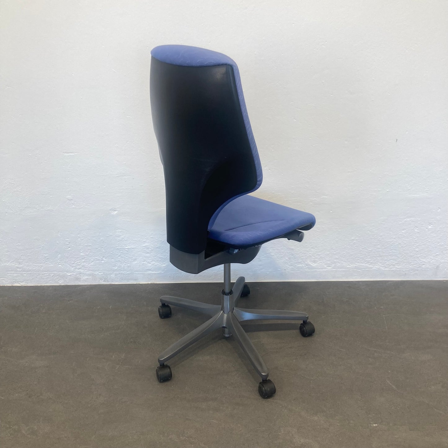 Giroflex G64 Bürodrehstuhl mit Rückenlehne - 6040024