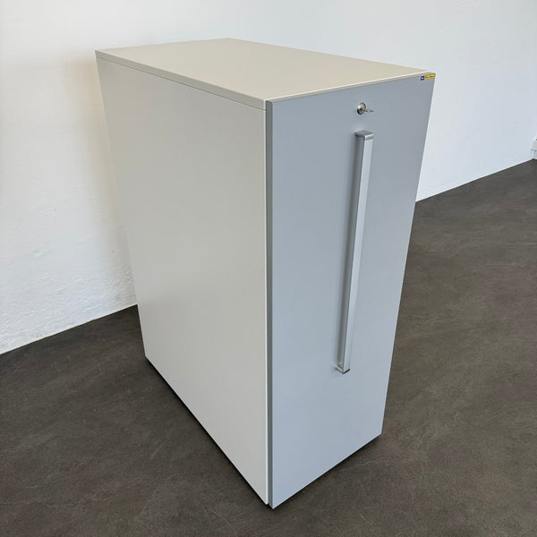 Steelcase Apothekerschrank Öffnung links - mit Schlüssel