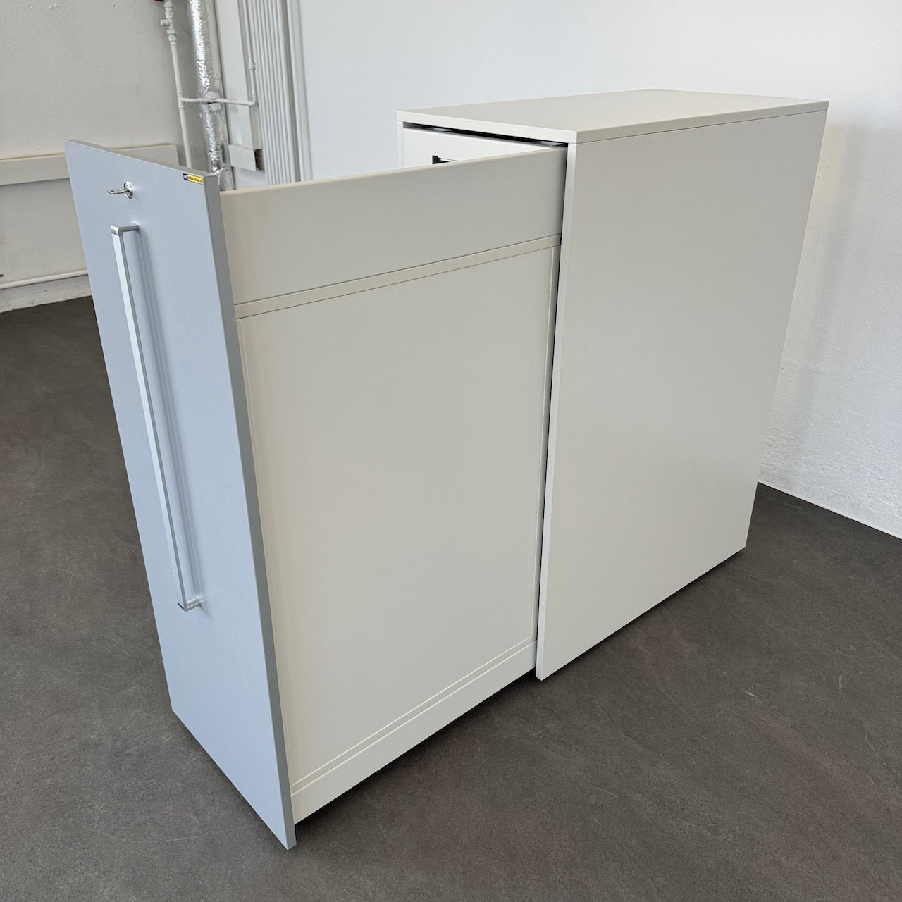 Steelcase Apothekerschrank Öffnung links geöffnet von rechts - 6040025