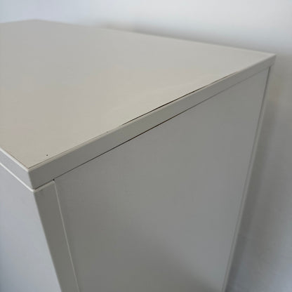 Steelcase Apothekerschrank Öffnung links Detailfoto Schaden Deckblatt - 6040025