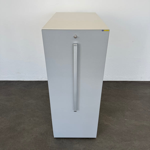 Steelcase Apothekerschrank Öffnung rechts - mit Schlüssel