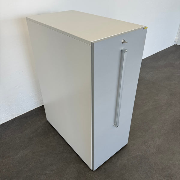 Steelcase Apothekerschrank Öffnung rechts - mit Schlüssel