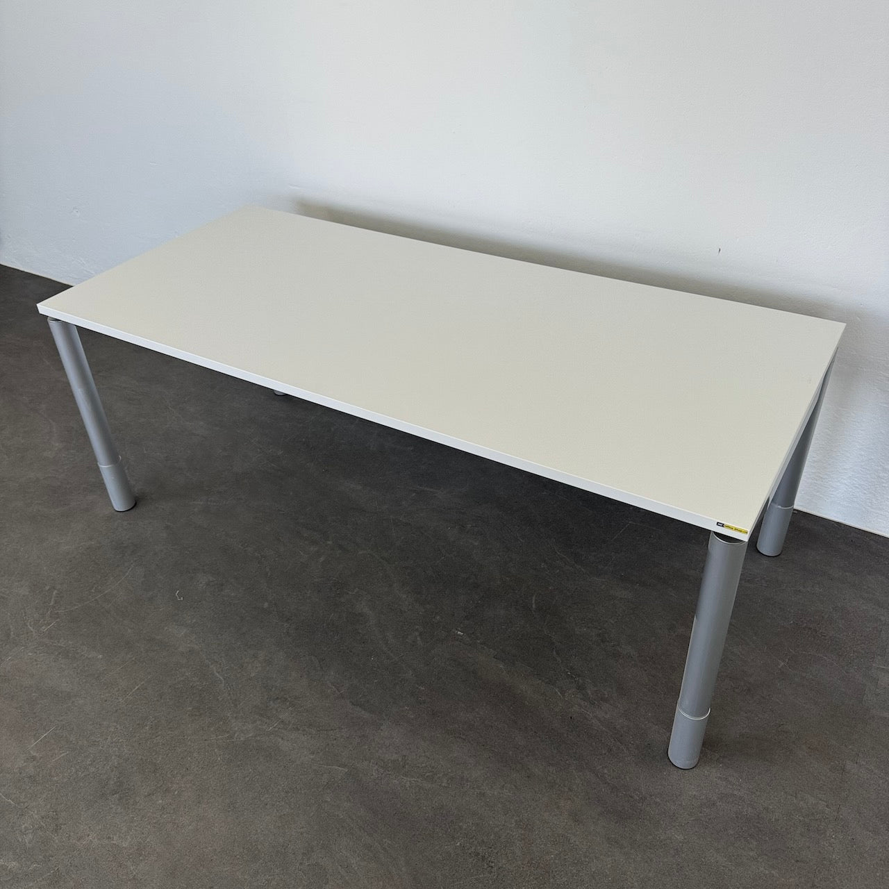 Haworth Fifty Schreibtisch höhenverstellbar von 680 - 820 mm