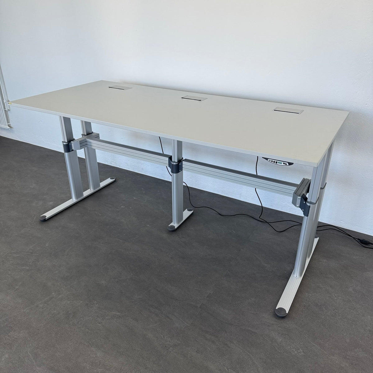 Haworth TC4000 Sitz-Steh-Schreibtisch Ansicht von rechts oben - 604032