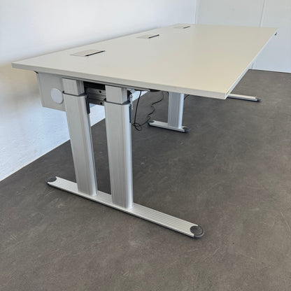 Haworth TC4000 Sitz-Steh-Schreibtisch Ansicht von der Seite  - 604032