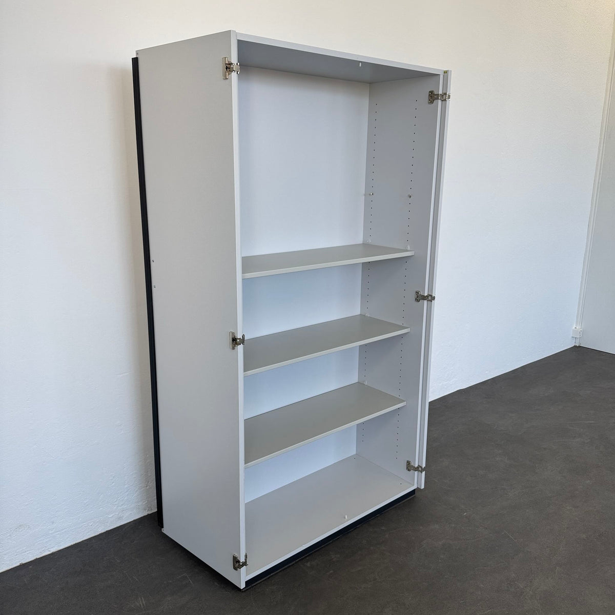 Interoffice Classic Flügeltür-Aktenschrank geöffnet von links - 6040047