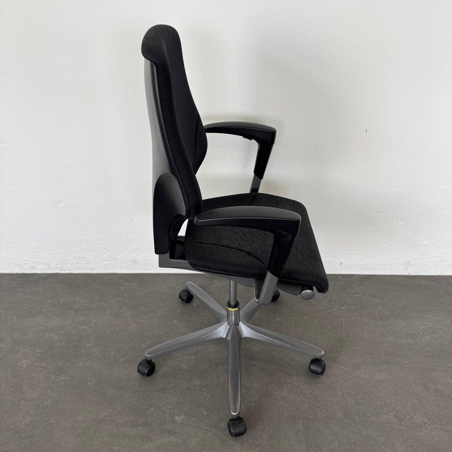 Giroflex G64 Bürodrehstuhl mit Fusskreuz Aluminium Anthrazit - 6040050