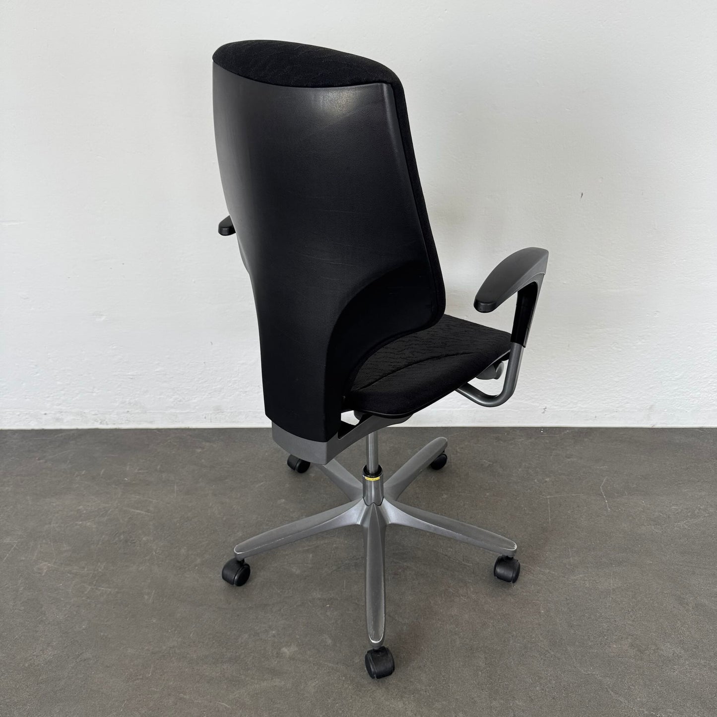 Giroflex G64 Bürodrehstuhl mit Rückenlehne - 6040050