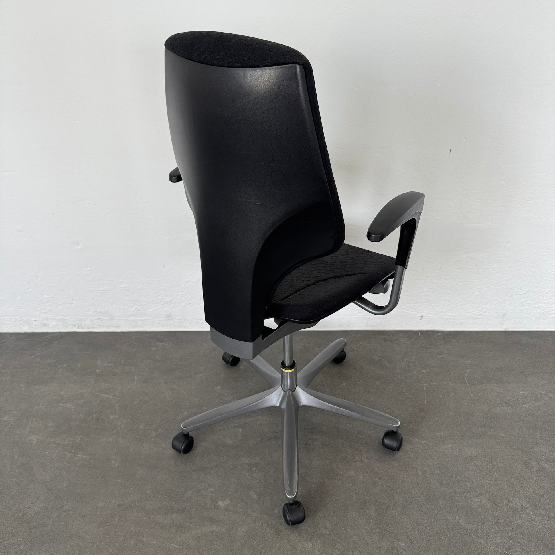 Giroflex G64 Bürodrehstuhl mit Rückenlehne - 6040050