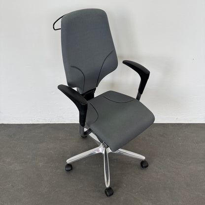 Giroflex G64 Bürodrehstuhl mit höhenverstellbaren Armlehnen - 6040051