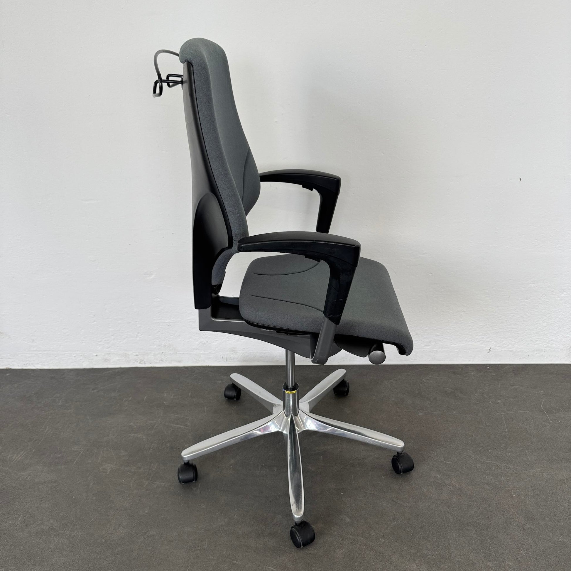 Giroflex G64 Bürodrehstuhl mit Fusskreuz Aluminium poliert - 6040051