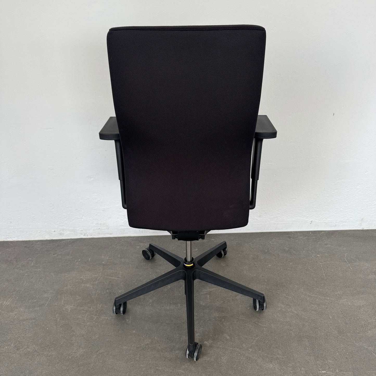 Züco Cubo Bürodrehstuhl Ansicht von hinten - 6040052