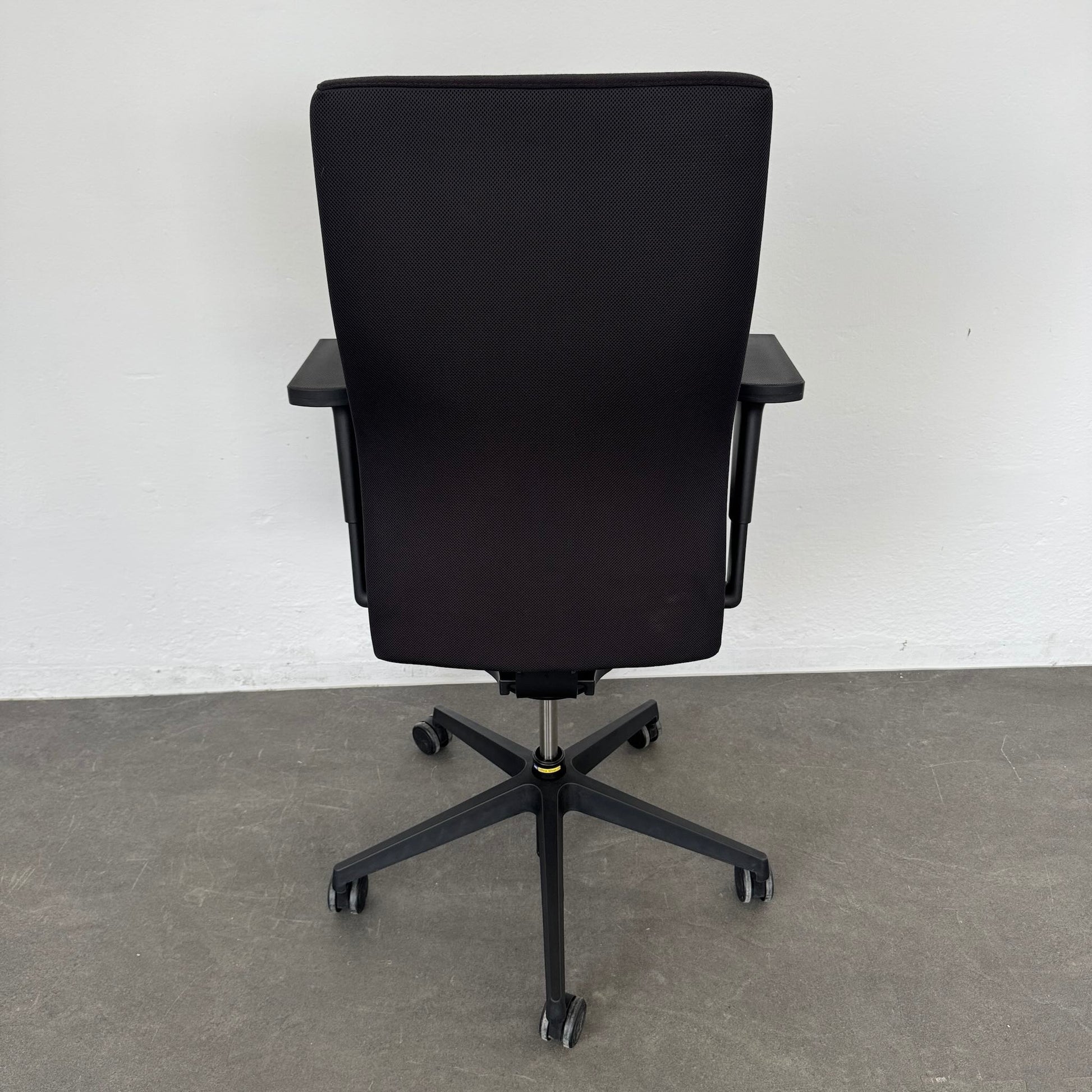 Züco Cubo Bürodrehstuhl Ansicht von hinten - 6040052