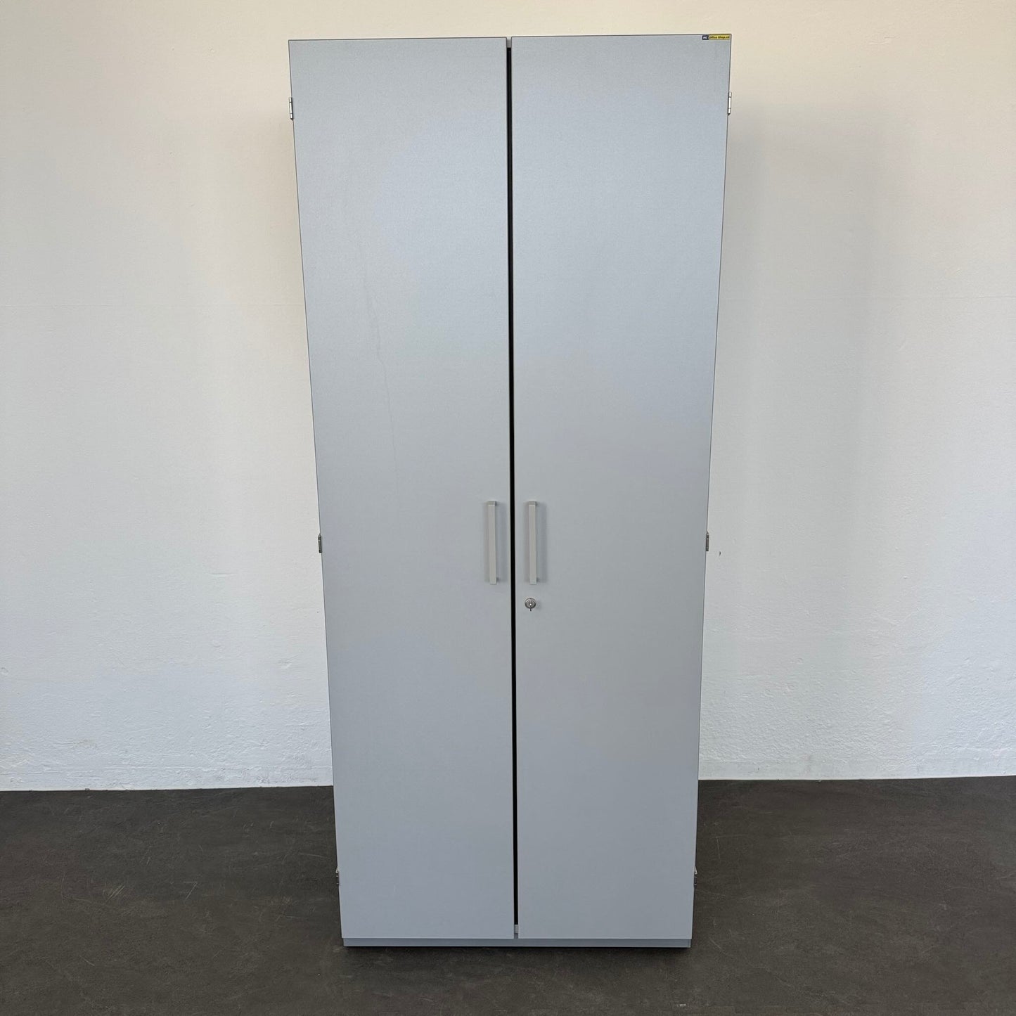 Steelcase Share It Flügeltür-Garderobenschrank aus Spanplatte Weiss und Silbergrau - 6040059