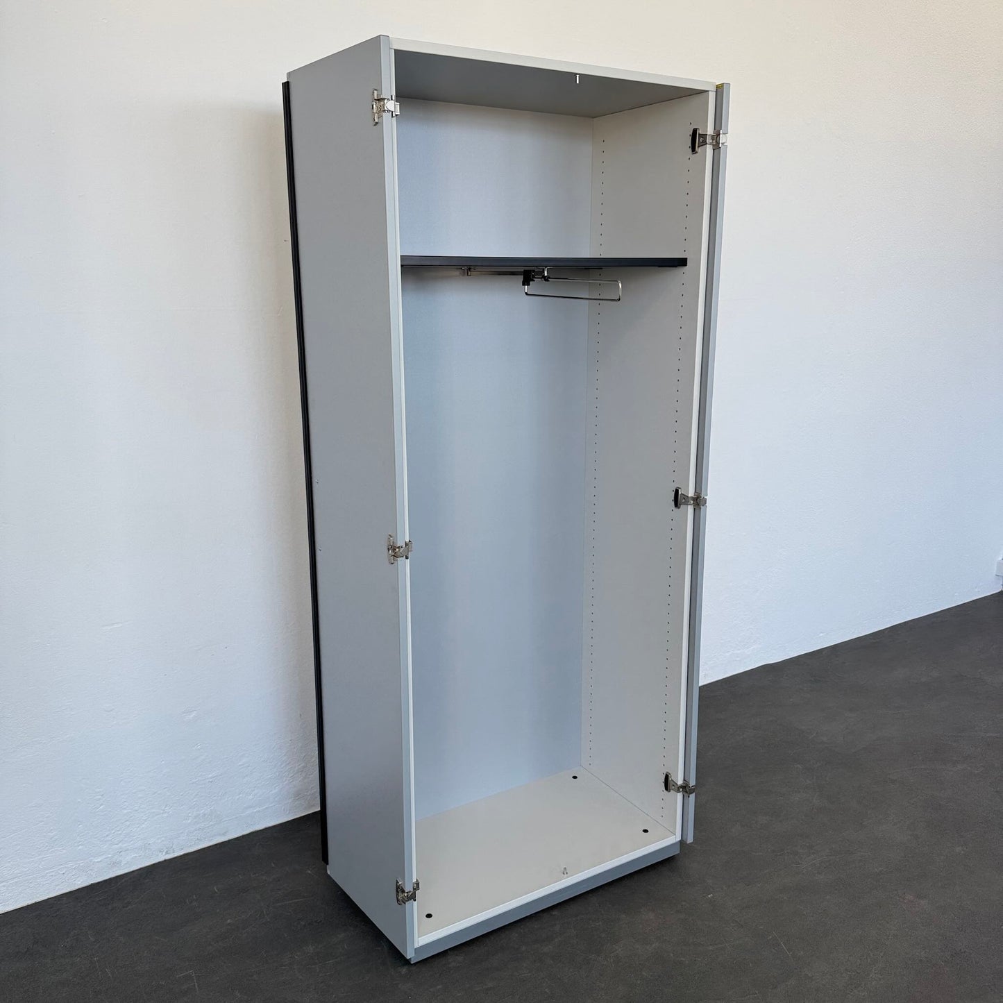Steelcase Share It Flügeltür-Garderobenschrank mit 1 Fachboden - 6040059