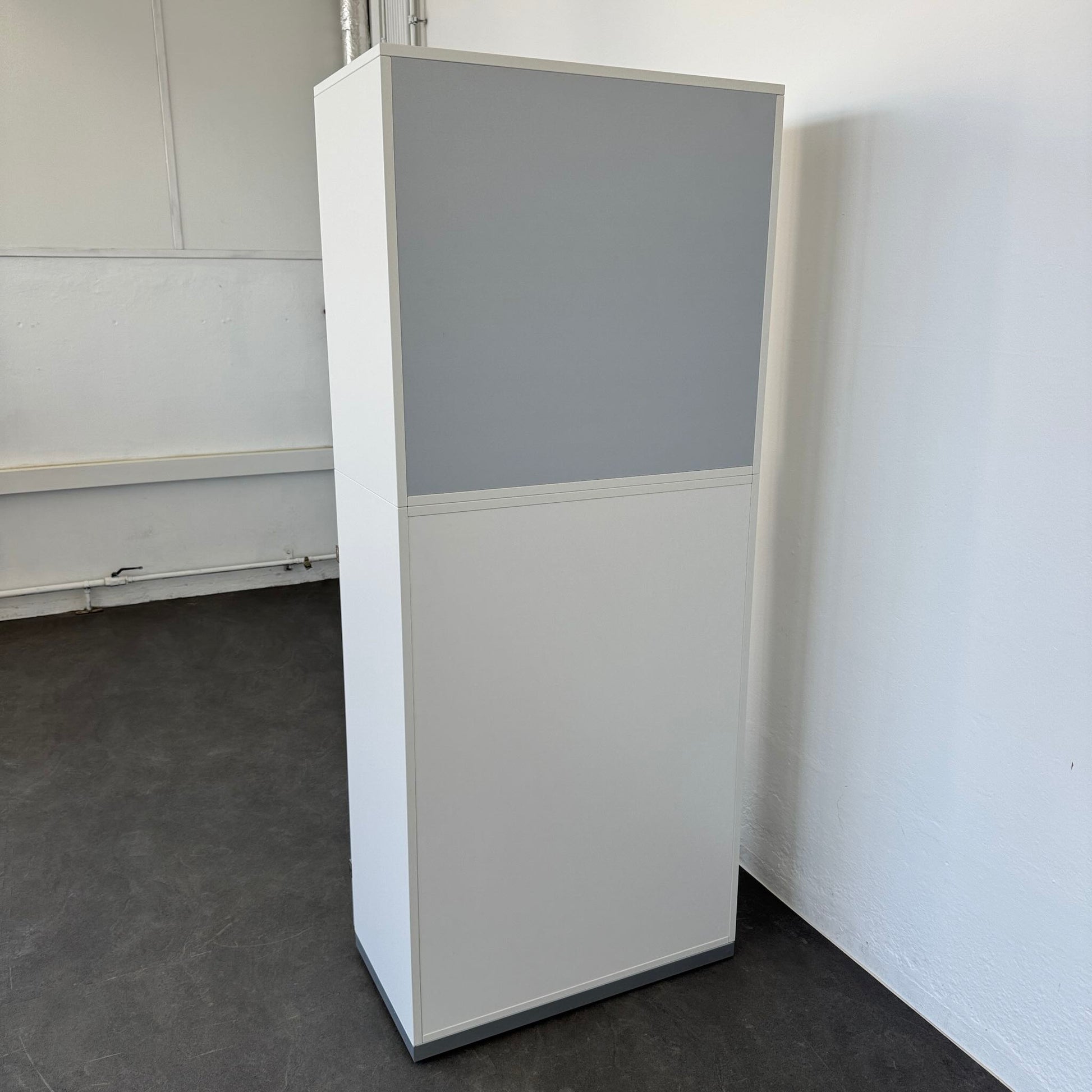 Steelcase Share It Kombi-Aktenschrank Ansicht von hinten