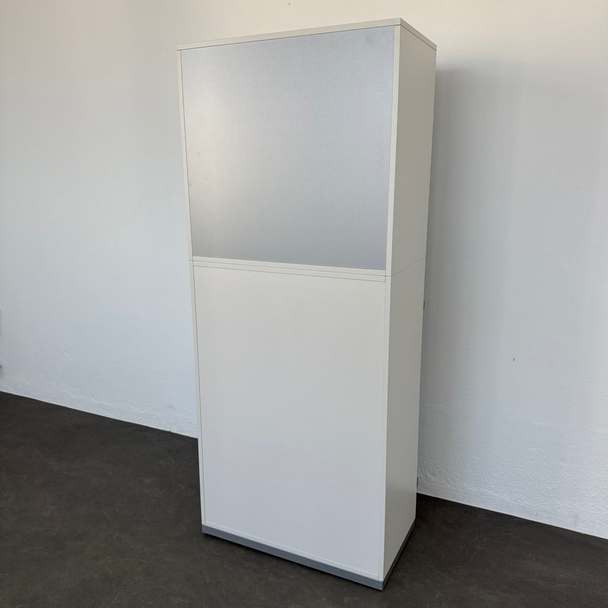 Steelcase Share It Kombi-Aktenschrank Ansicht Rückwand
