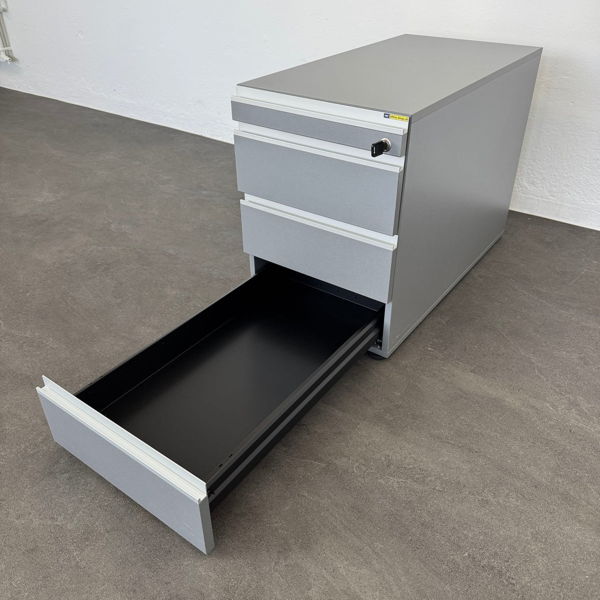 Denz D3 Unterstell-Korpus obere Schublade offen