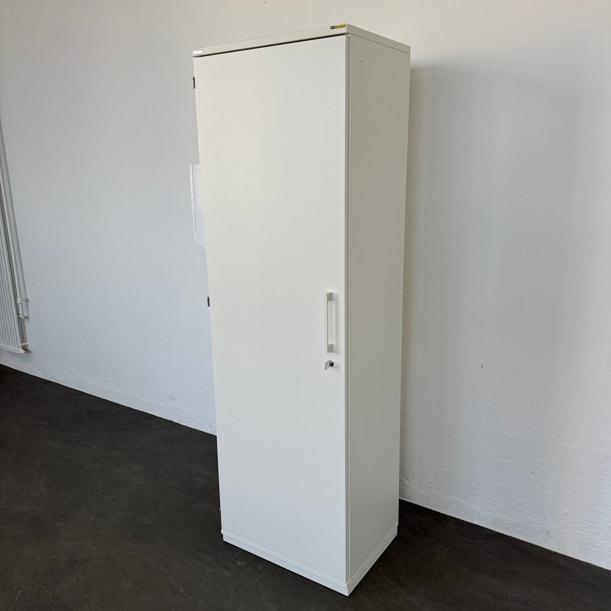 Palmberg Prisma 2 Garderobenschrank offen von rechts - 6040306