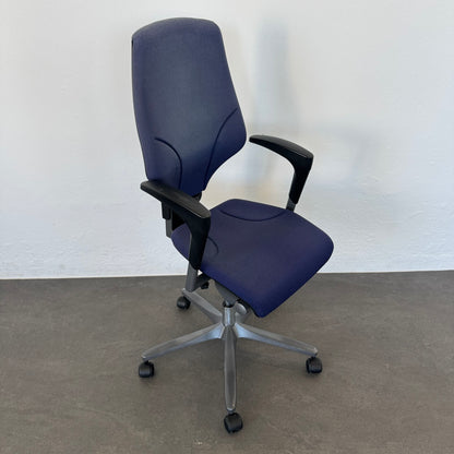Giroflex G64 Bürodrehstuhl mit höhenverstellbaren Armlehnen - 6040315