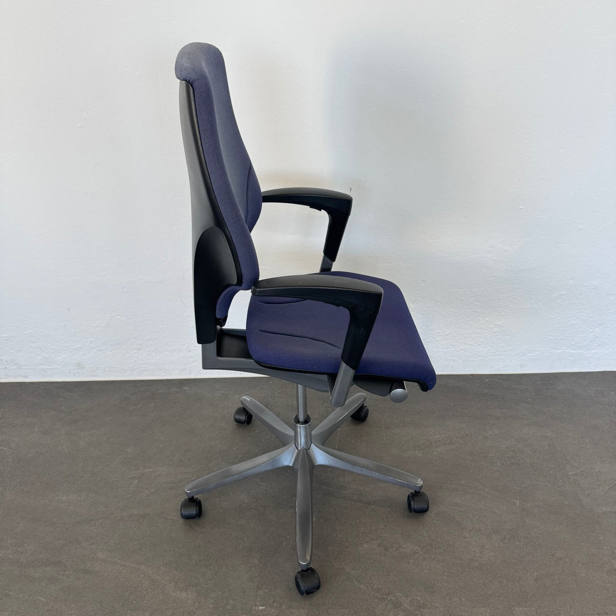 Giroflex G64 Bürodrehstuhl mit Fusskreuz Aluminium Anthrazit - 6040315