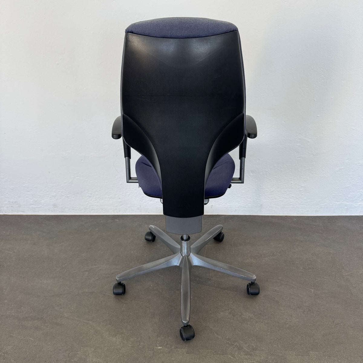 Giroflex G64 Bürodrehstuhl Ansicht von hinten - 6040315