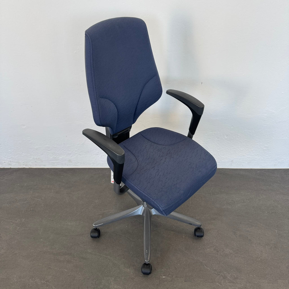 Giroflex G64 Bürodrehstuhl mit höhenverstellbaren Armlehnen - 6040316