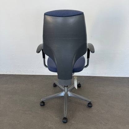 Giroflex G64 Bürodrehstuhl Ansicht von hinten - 6040316