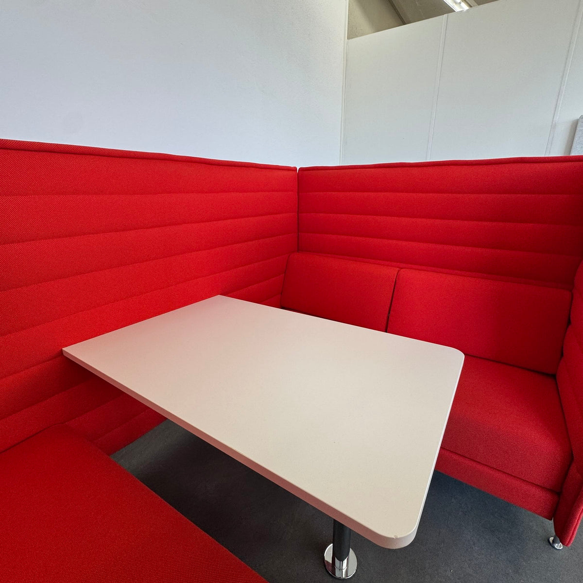 Vitra Alcove Highback Cabin Lounge-Sessel Tischhöhe 725mm - 6040319