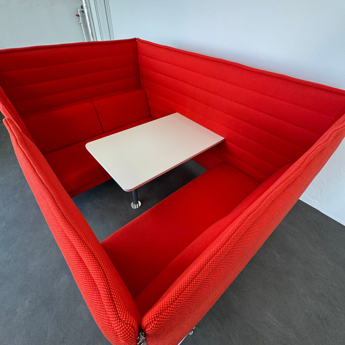 Vitra Alcove Highback Cabin Lounge-Sessel seitliche Ansicht von oben rechts - 6040319