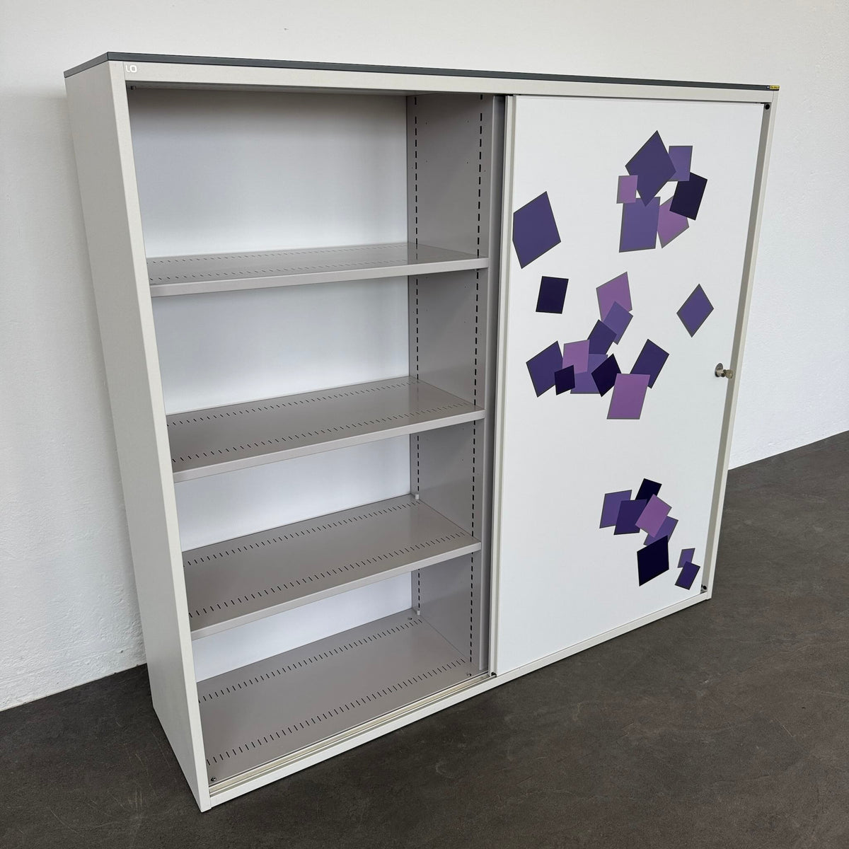 Lista Storage Schiebetür-Aktenschrank mit je 3 Fachböden pro Seite - 6040330