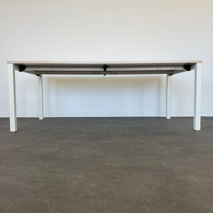 König + Neurath BASIC.4 Schreibtisch mit Schiebeplatte - 6040334