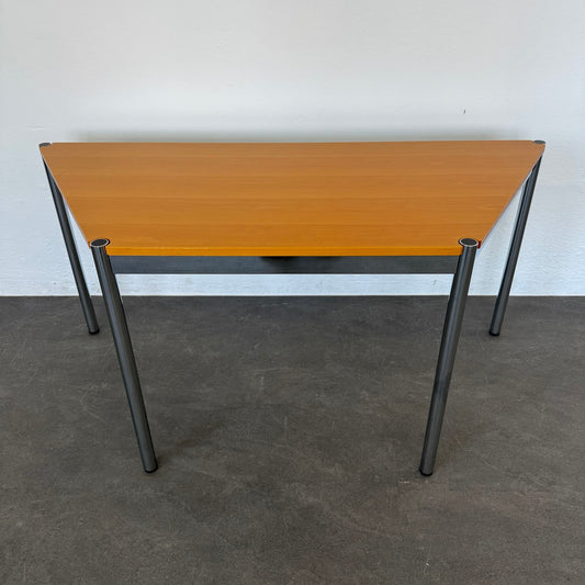 USM Haller Classic Trapez Sitzungstisch 1500 x 650 mm - 6040356