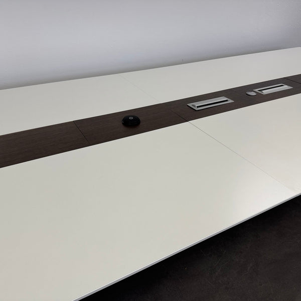Lista Motion XXL Sitzungstisch 4800x1800mm Weiss mit Nussbaumeinlage