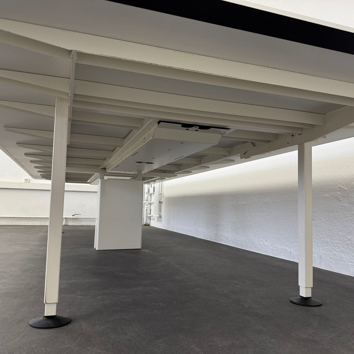 Lista Office LO Motion XXL Sitzungstisch mit Kabelkanal - 6040360