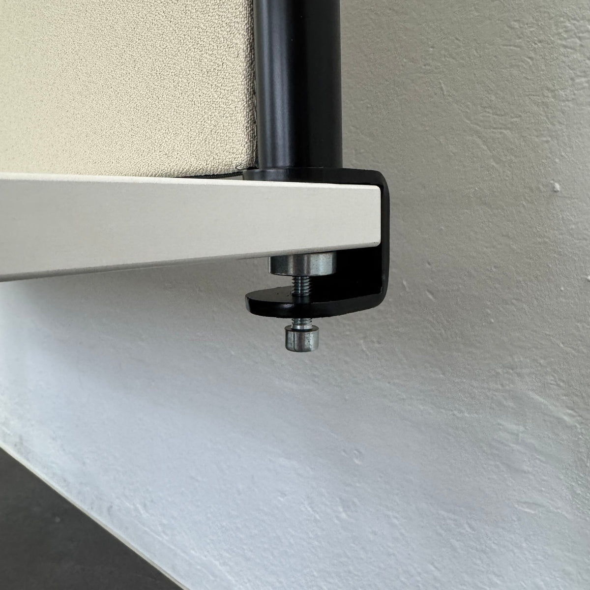 Narbutas Optima Tischtrennwand Detailfoto Tischhalterung - 6040372