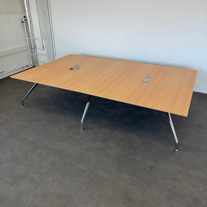 Wilkhahn Graph 300 Special Konferenztisch mit 2 Kabelklappen - 6040376