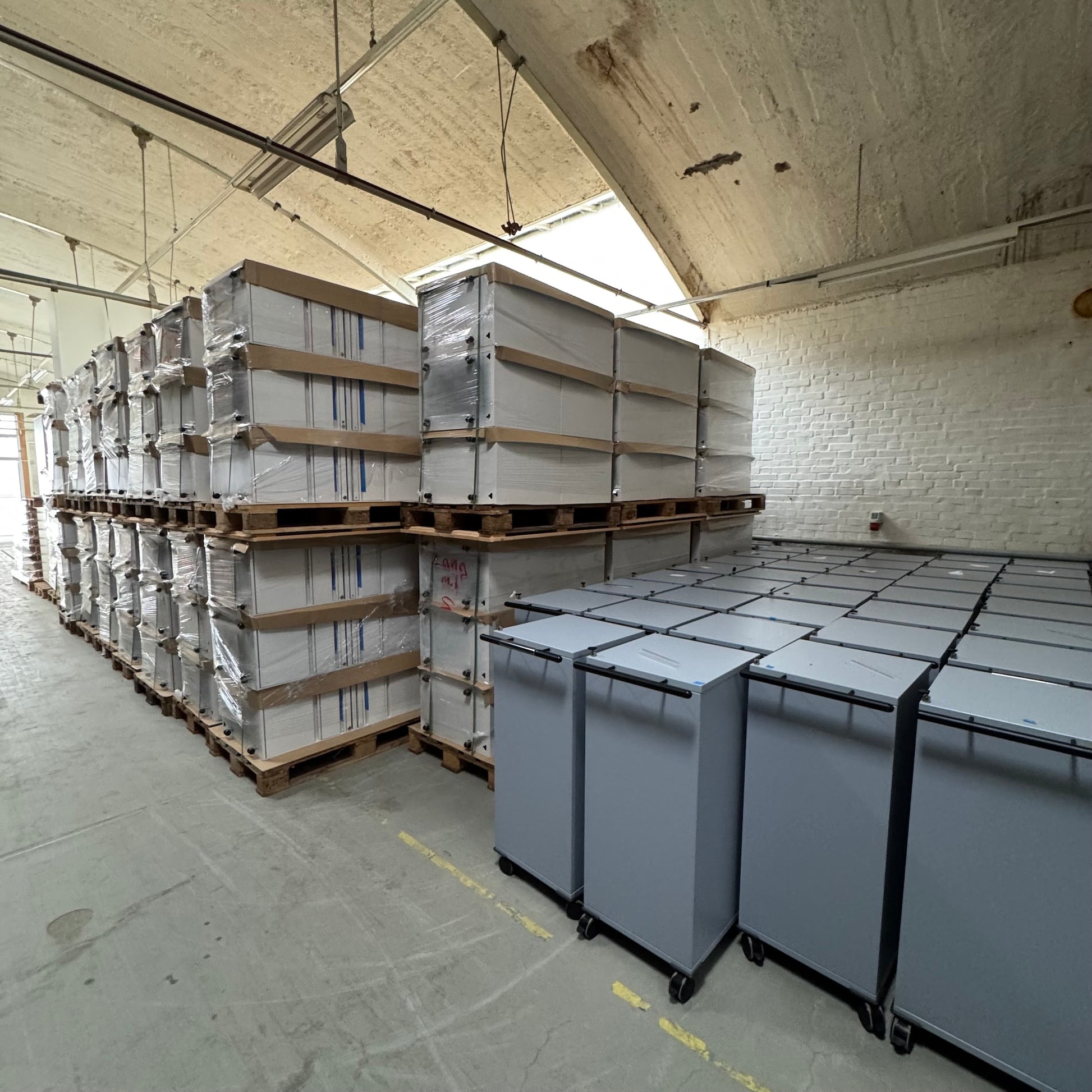 Novel Roll-Caddys in Hellblau