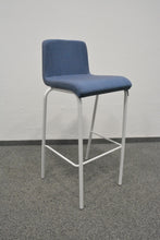 Laden Sie das Bild in den Galerie-Viewer, Steelcase B Free Barhocker mit Sitzhöhe 780mm - Stoff Blau gemustert