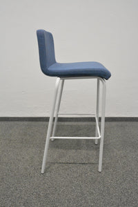 Steelcase B Free Barhocker mit Sitzhöhe 780mm - Stoff Blau gemustert