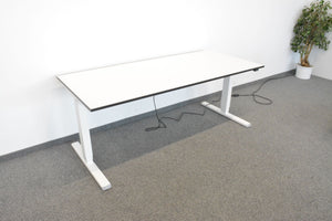 Haworth Lyft Sitz-Steh Schreibtisch elektrisch höhenverstellbar von 650 -1250mm - 1800x800mm - Spanplatte Weiss