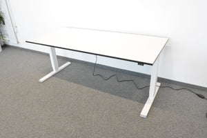 Haworth Lyft Sitz-Steh Schreibtisch elektrisch höhenverstellbar von 650 -1250mm - 1800x800mm - Spanplatte Weiss