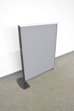 Laden Sie das Bild in den Galerie-Viewer, Preform Formfac5 Trennwand freistehend 900x1200mm - Stoff Grau